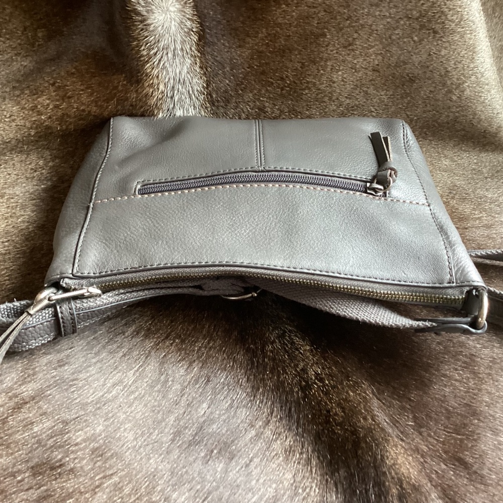 Beautiful Dark Gray The Sak Pebbled Leather Crossbody Handbag🦋 - Picture 4 of 9